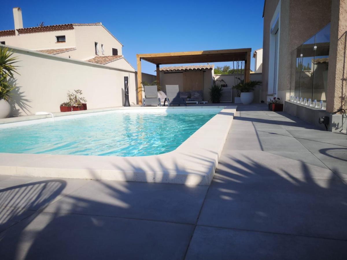 Appartement Au Dessus De La Maison Du Saunier Salin-de-Giraud Exterior photo